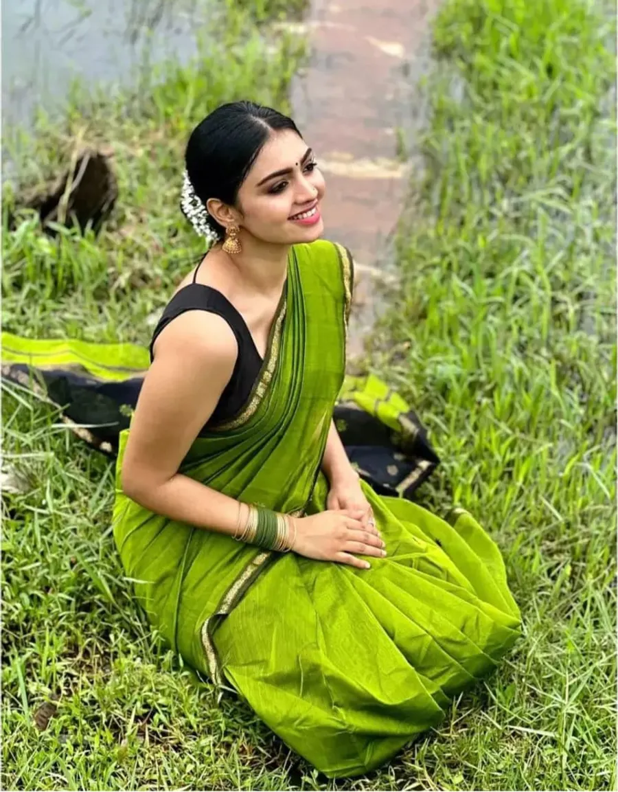 Maheshwari Silk Saree With Beautiful Weaving Design